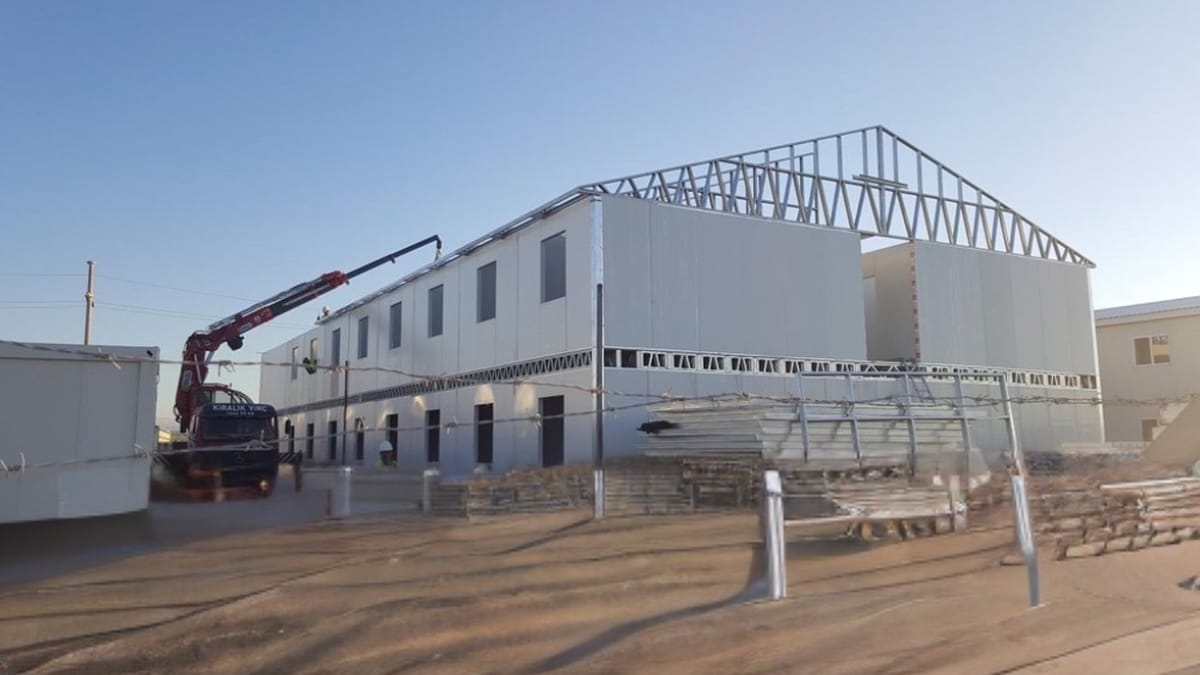 Magnesium oxide wallboard features